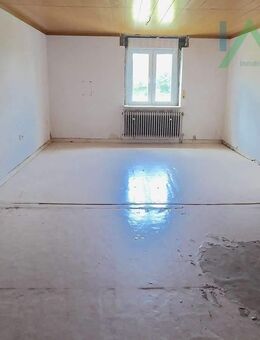 Freistehendes Einfamilienhaus mit 10 KW Photovoltaik, teilsaniert und mit Garten - Mudenbach