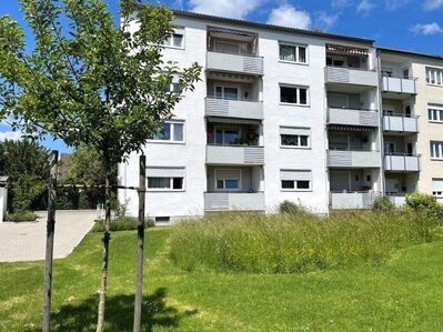 Diese großzügige 3-Zimmer-Wohnung in einer kleinen Wohnanlage zeichnet sich aus durch ihre gute Raumaufteilung. Sie werden begeistert sein!