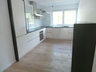 Schöne 3,5 Zimmer Wohnung mit Balkon, sep. Gäste WC, Garage und Einbauküche und großem Kellerraum - Aschaffenburg