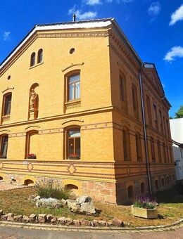 Historischer Charme trifft modernen Komfort - 2 Zimmer mit Lift, Stellplatz & Naturidylle - Petersberg (Sachsen-Anhalt)
