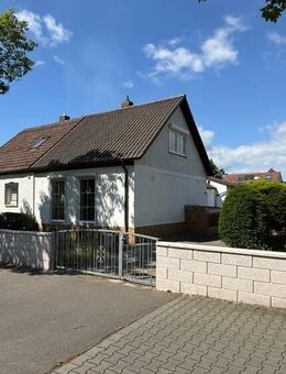 Sanierte Doppelhaushälfte mit großem Grundstück - Mannheim