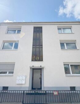 Vermietetes Mehrfamilienhaus mit fünf Wohnungen und zwei Garagen in Hastedt - Bremen