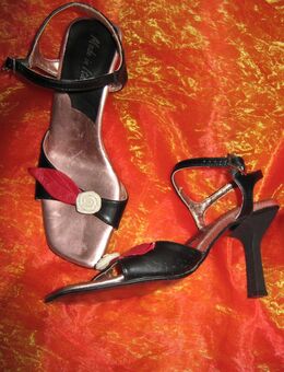 NEU * Ausgefallen * Romantik * 3D Rosen * Blüten * Flower- Power * High Heels * Sandalen * Sandaletten * Schuhe "Made in Italy" Gr. 36,5 * 36½ * 3,5 * schwarz * weiß * rot * - Riedlingen