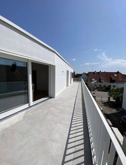 Moderne 3-Zimmer-Dachgeschoss-Wohnung mit Dachterrassen in der Gartenstadt-Trudering - München