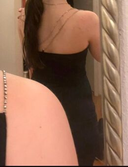 Schwarzes Minikleid mit Rückenschmuck XS/S - Mainz