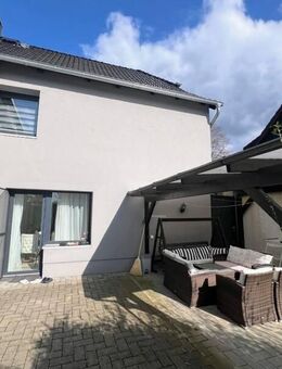 Zweifamilienhaus mit Büro oder Einliegerwohnung in Braunschweig-Wenden - Braunschweig