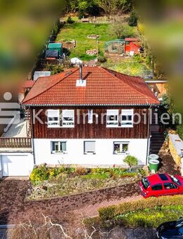 Saniertes Einfamilienhaus mit Einliegerwohnung in bester Wohnlage! - Morsbach
