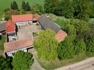 Vierseitenhof mit Altenteil, Scheune, Stallgebäuden und Grünland - Apenburg-Winterfeld