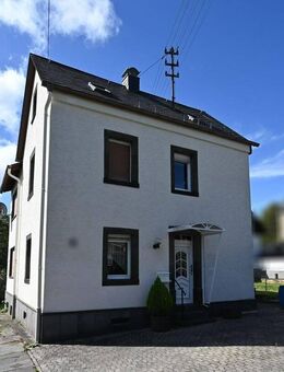 Charmantes Einfamilienhaus mit idyllischem Garten! Ruhige Lage im Herzen von Ettringen! - Ettringen (Rheinland-Pfalz)