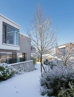 Architektenbungalow, hell, großzügig + luxuriös ausgestattet, Pool, Garage, fantastischer Garten - Neunkirchen (Brand)