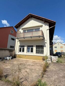 Rarität am Main: 4-Familienhaus mit Hallen & großem Bauplatz - Karlstein (Main)