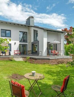Klassik trifft Moderne! Sanierte Villa mit großem Grundstück in ausgesuchter Lage. - Eggenfelden