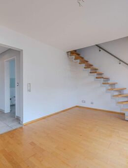 Helle Maisonette-Wohnung mit Dachstudio, Balkon und Carport in beliebter Lage von Bad Vilbel - Bad Vilbel