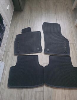 Skoda Octavia iv / 4 .Gummifußmatten original - Bad Nenndorf