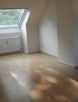 OB-Lirich, ruhige Lage 2 ZKDBd 6-Fam.-Haus Dachgesch. - Oberhausen