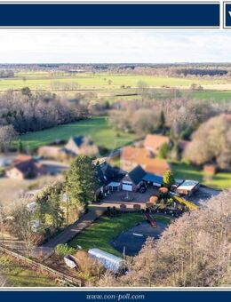Vielseitige Immobilie mit Pferdeboxen, Teich und Poolhaus - Halbemond