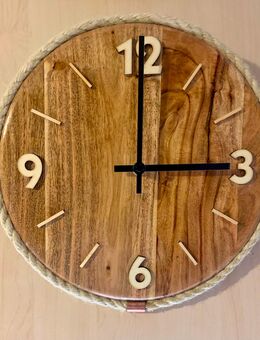 Wanduhr Holz massiv Handarbeit - Kippenheim