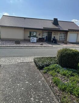 Sehr schönes attraktives Ein - Zweifamilienhaus freistehend mit Weitblick - Breitenbach
