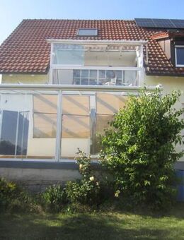 Neurenovierte 3,5 Zimmerwohnung mit Poolbenutzung, Garten und Wintergarten - Essenbach