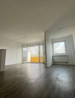 Hoch hinaus: Schicke 2-Raum-Wohnung mit Tresen und Flügeltür-Balkon - Chemnitz