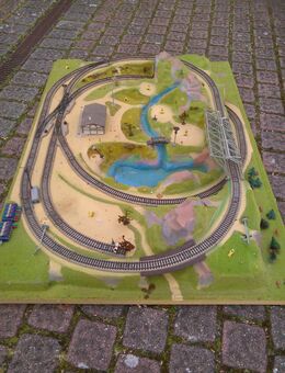Tolle Eisenbahnplatte für Märklin-HO-Bahn / Welcher Eisenbahn-Fan startet den Wiederaufbau ? - Neumünster Innenstadt