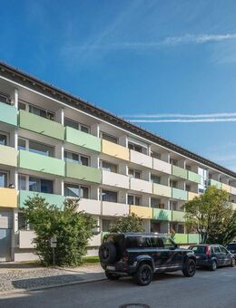 MAIER - Sofort verfügbar! Freundliche 2-Zimmer-Wohnung mit Südbalkon und TG! - München