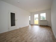 **Stabile und CO² neutrale Heizkosten! Renovierte 2-Zimmer-Wohnung mit Balkon zu vermieten** - Rosenbach (Vogtland)