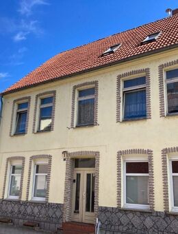 Zentral: Stadthaus mit verschiedenen Nutzungsmöglichkeiten - Zufahrt - Nebengebäude.... - Malchin