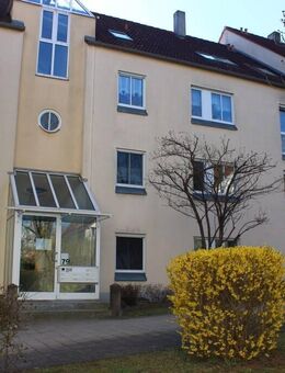 Schöne, helle 2-Zimmer Dachgeschosswohnung mit großzügigem Balkon in idealer Lage von Regensburg - Regensburg