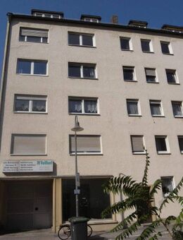 Rennweg! Hell, 2 Zimmer, Balkon, ganz oben, mit KÜCHE und Waschmaschine - Nürnberg