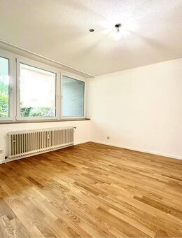 EINMALIGE GELEGENHEIT - Eigener Eingang, neu renoviert, große Terrasse direkt am Waldrand - Overath