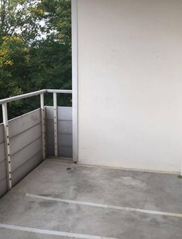 3. OG - FAHRSTUHL IM HAUS - Nachmieter gesucht - Tolles großes Wohnzimmer, gemütliche Loggia - Tageslichtbad mit Wanne - Langelsheim
