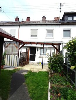 Mit viel Platz am Haus! Ein sehr interessantes Reihenhaus mit Nebengebäude in 89257 Illertissen-Tiefenbach - Illertissen