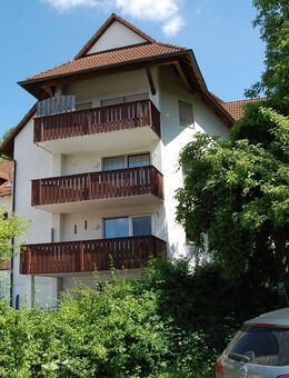 ***Landau/Isar - untere Stadt-: Großzügige 3-Zi. ETW mit EBK, Südbalkon und PKW-Stellplatz*** - Landau (Isar)