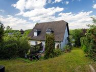 Overath-Steinenbrück: Einfamilienhaus mit Einliegerwohnung, jeweils mit Terrasse und Garten - Overath
