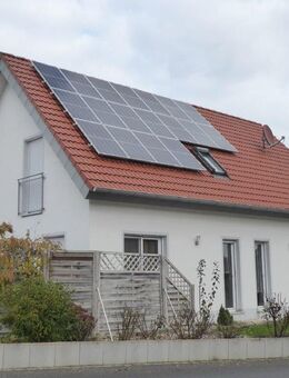 Schickes Einfamilienhaus mit Carport - jetzt verfügbar! - Oberscheinfeld