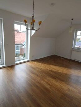Große zentral gelegene 3 Zimmer-Wohnung mit Süd-Balkon und Stellplatz in Gnarrenburg - Gnarrenburg