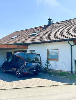 Zweifamilienhaus mit großem Grundstück und soliden Mieteinnahmen in Gomaringen! - Gomaringen