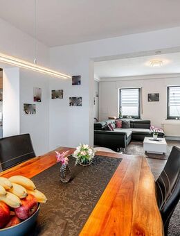 MANNELLA *4 Familienhaus mit modernisierten Wohnung* - mit Balkonen, Garagen - Zentrumslage Neunkirchen - Neunkirchen-Seelscheid