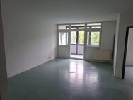 Helle und geräumige 3- Zimmerwohnung mit Loggia und Stellplatz, Zentrale Lage in Mühlhausen - Mühlhausen (Thüringen)