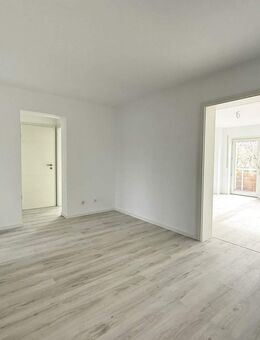 Neu renovierte 4-Zimmer-Dachwohnung mit Balkon und Blick ins Grüne - ruhiges Wohnen nahe Bretten - Kürnbach