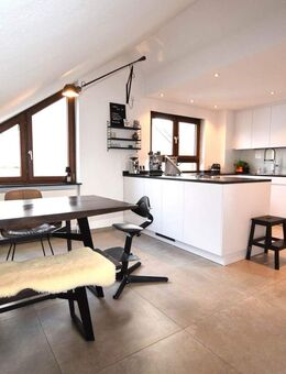 TOP MODERNE 3,5-Zi.- DG- Wohnung mit Dachterrasse und Garage - Waiblingen