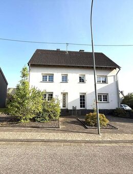 Großes Einfamilienhaus mit Garten * in Argenthal - Argenthal