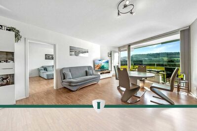 Bezugsfreie, moderne 3-Zi-Wohnung mit zwei Balkonen, Aufzug, Fernblick zum Bodensee, Pool u. Sauna