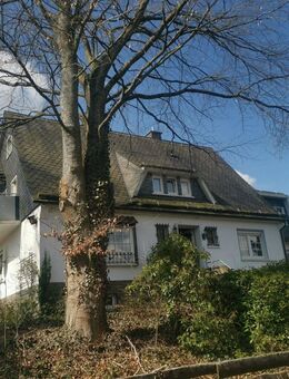 Geräumiges 2-Familienhaus in ruhiger Ortslage - 9 Zimmer - 3 Garagen - Werkstatt - Wintergarten - Derschen