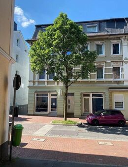 Dreifamilienhaus mit zwei kleinen Gewerbeeinheiten sowie 4 Garagen in der Nähe des Kluser Platzes - sanierungsbedürftiges Objekt mit Potenzial - Lüdenscheid