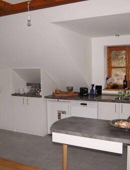 Tolle, 2-Zimmer-Dachgeschoss-WHG in schöner Siedlungslage - Deggendorf