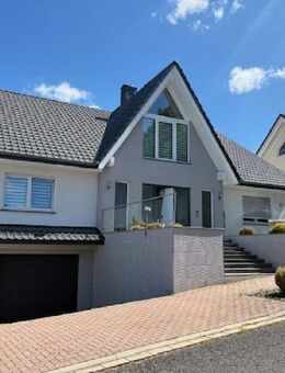 Attraktives, neuwertiges Dreifamilienhaus mit gehobener Ausstattung in bevorzugter Wohnlage - Homberg (Efze)