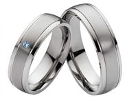 Titanringe T009 mit blauem Zirkonia und Gravur - Aholming
