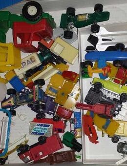 Kiste alter Spielzeugautos Plastik alles zum Basteln Teileträger! - Berlin Charlottenburg-Wilmersdorf